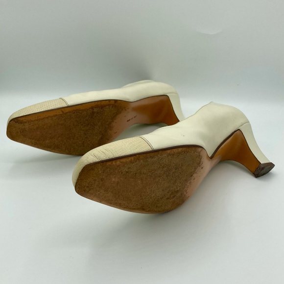 Vintage Salvatore Ferragamo Leather Pumps - Picture 8 of 11